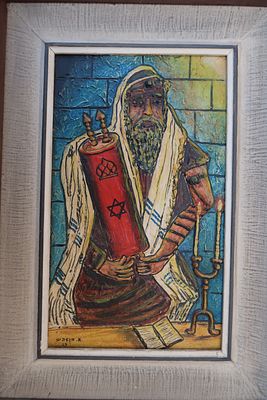 ציור בולט על גבס, יהודי דתי בתפילה עטוף בטלית ותפילין אוחז בספר תורה - חתום א. בן דוד 1969. מסגרת 