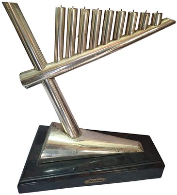 חנוכיה גשר המיתרים מכסף - חתום ע"י אדריכל מארגנטינה. מתאים לנרות