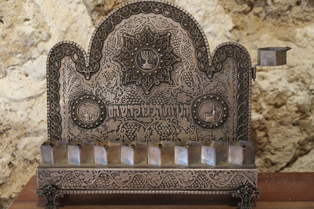 חנוכיית כסף בצלאל. חנוכיית כסף שטרלינג 925 "בצלאל" מאוחר, משנות ה-80 של המאה הקודמת עיצוב 