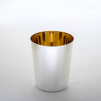 Gro&szlig;er Herrenbecher. Gro&szlig;er Herrenbecher. 925er Silber, innen vergoldet. Schlichte sich 