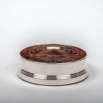 Flaschenuntersetzer, Birmingham. 925er Silber, Holz. Flacher Spiegel geschlossene Wandung. 