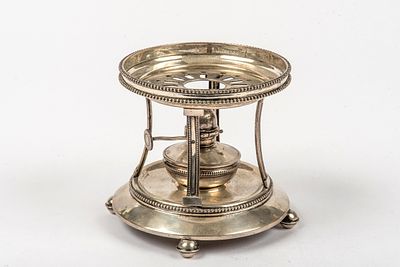 St&ouml;vchen, Holland. St&ouml;vchen, Holland. Silber. Von Kugelf&uuml;&szlig;en getragener Korpus 