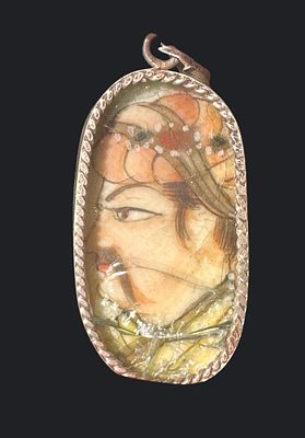 תליון מצויר ביד בסגנון מיניאטורה מזרחית מצויר על חומר אורגני. תליון מצויר ביד בסגנון מיניוטורה 