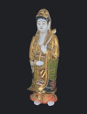 פסלון סטסומה יפני, גובה 21 ס״מ. פסלון סטסומה יפני בעבודת יד, גובה 21 ס״מ, מתאר דמות אלת הרחמים 