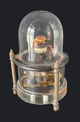 שעון ייחודי מסוג כיפת זכוכית(לתיקון). שעון ייחודי מסוג כיפת זכוכית (glass dome) עם מנגנון מכני 