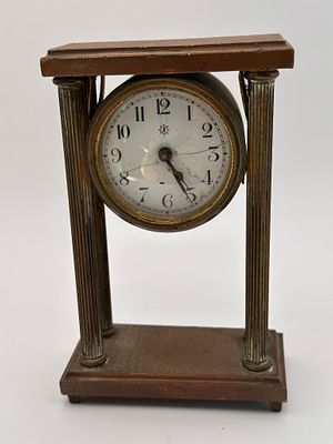 שעון גרמני ישן בסגנון אמפיר לתיקון או חלקים. לעוד פרטים שלחו הודעה עם מספר הפריט 