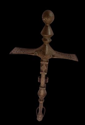 פטיש סוכר טוארגי עתיק (Tuareg sugar hammer), מהמאה ה־19–תחילת ה־20, עשוי ברונזה יצוקה בעבודת 