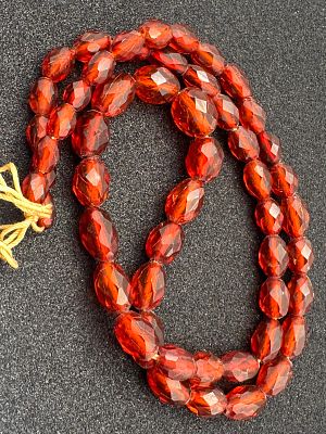 שרשרת ענבר בלטי טבעי בצבע קוניאק עתיק- לא נענד מעולם. כ 18 גר