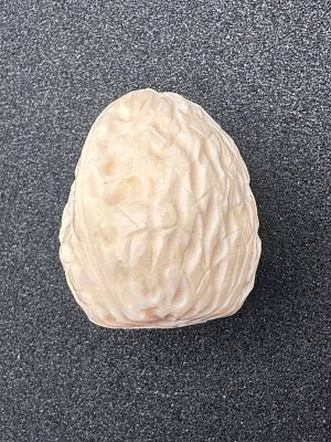 אגוז מלך מגולף מחומר אורגני יוקרתי