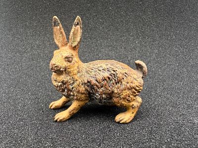 ארנב
ברונזה וינאית עתיקה צבועה אמאייל קר