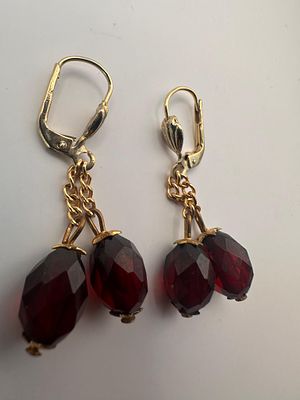 זוג עגילים ענבר בלטי טבעי (לא נענדו מעולם). זוג עגילים ענבר בלטי טבעי מסטוק ישן( לא נענדו)