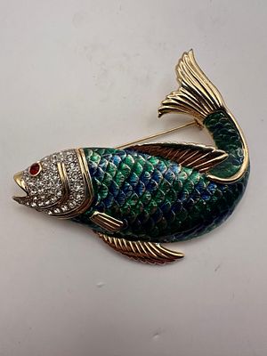 סיכת דג מתכת אמייל משובצת קריסטלים
