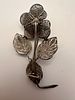 Silver filigree brooch in the form of a flower, featuring finely detailed leaves and stem. Изображение - 2