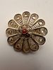Silver filigree round brooch designed as a flower, featuring delicate coiled wire petals and a Изображение - 1