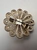 Silver filigree round brooch designed as a flower, featuring delicate coiled wire petals and a Изображение - 2