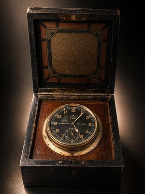 Zenith שעון כרונומטר ימי 8 ימים קופסת עץ מקורית ברלין
. שעון כרונומטר איכותי מתוצרת Zenith 