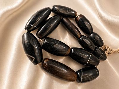 Sulemani Black & White Agate Bead Necklace, Handcrafted Elongated Beads. A striking necklace 