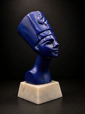 Lapis Lazuli Bust of Nefertiti on Marble Base 11cm פסלון דקורטיבי בדמות ראשה של נפרטיטי, עשוי 