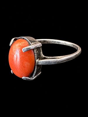 טבעת כסף וינטג’ משובצת קורל טבעי מלוטש Vintage Silver Ring Set with Natural Polished Coral טבעת 