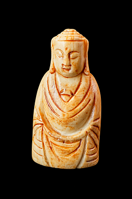 ה Miniature Carved Buddhist Figure in Organic Material מיניאטורה מגולפת בעבודת יד מחומר אורגני 