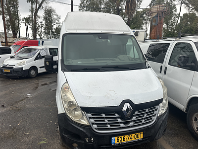 רנו MC000 מודל 2019. יד נוכחית: רביעית, בעלות נוכחית: החכר. תיבת הילוכים: ידני
צבע: לבן, מנוע: