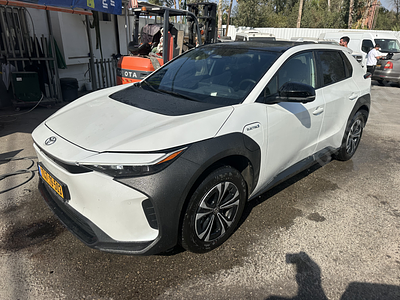 טויוטה BZ4X מודל 2024. 24,536 ק"מ, יד נוכחית: שנייה, בעלות נוכחית: פרטי. תיבת הילוכים: אוטומטי 