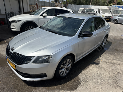 סקודה אוקטביה מודל 2020. 154,714 ק"מ, יד נוכחית: שלישית, בעלות נוכחית: החכר. תיבת הילוכים: 