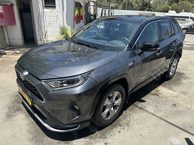 טויוטה ראב 4 מודל 2022. 61,255 ק"מ, יד נוכחית: שנייה, בעלות נוכחית: פרטי. תיבת הילוכים: אוטומטי 