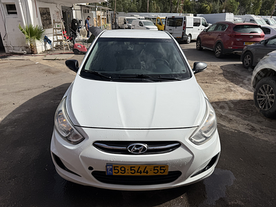 יונדאי I-25 מודל 2017. 195,313 ק"מ, יד נוכחית: שביעית, בעלות נוכחית: השכרה. תיבת הילוכים: 