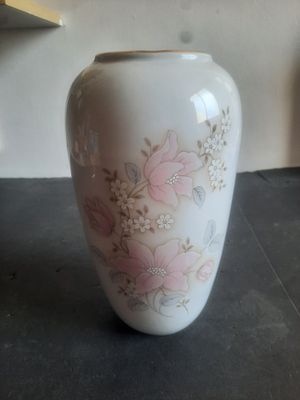 פריט אגרטל פורצלן נעמן 
NAAMAN FINE PORCELAIN 
27סמ גובה