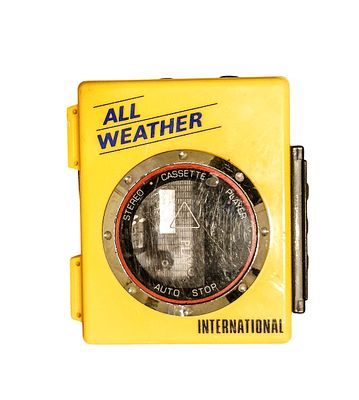 נגן קסטות נייד (“Walkman”) וינטג’ אמיתי לא חיקויי מאוחר, דגם All Weather International תוצרת 