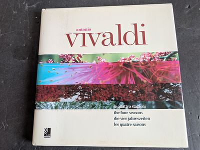VIVALDI - THE FOUR SEASONS 
ספר עם 4 CD 
29*29סמ