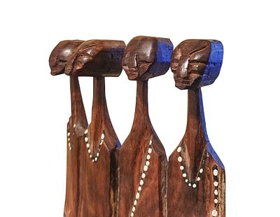 פסל עץ קבוצתי אפריקאי מקניה מדהים ביופיו! , מתוארך לשנות ה־70–80 , סגנון אמנותי מודרני 