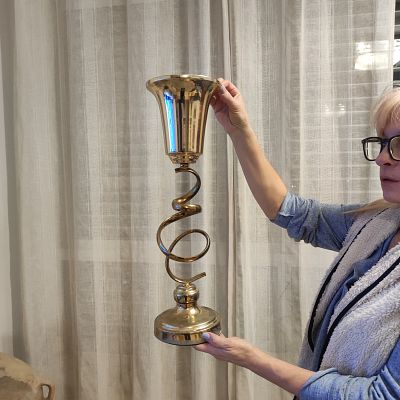 קונסטרוקצית נירוסטה דקורטיבית בצורת גביע ענק - קישוט וינטג' יפה לסלון, מרשים ביותר ומושך תשומת 