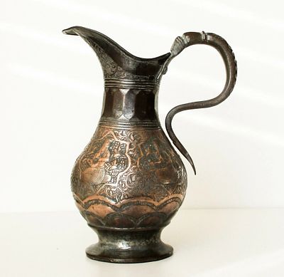 כד גדול עתיק מפרס – נחושת מצופה בדפוסי חקיקה, יצוק בעבודת יד, משוער לתחילת המאה ה־20 