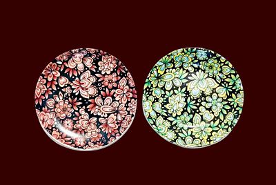 זוג צלחות פורצלן קטנות, וינטג' איכותי מתוצרת רוזנטל, גרמניה. דוגמת פרחים עזים וצפופה על רקע כהה 