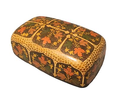 קופסת תכשיטים אוריינטלית הודית עתיקה מצוירת ביד, עשוייה מפפיר-מאשה. 
מקורית ישנה מאמצע המאה 