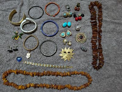 לוט תכשיטים שונים