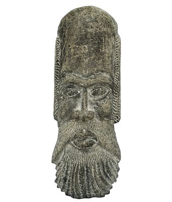 מסיכה אפריקאית מגולפת בעץ מאזור חוף גינאה, שימשה כמסיכת קיר טקסית או כתבליט פולחני במסגרת טקסים 