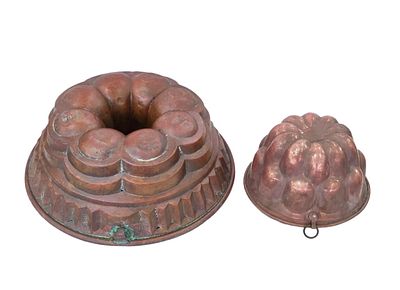 תבניות אפייה עתיקות אירופאיות מנחושת, מסוף המאה ה־19 ועד ראשית המאה ה־20, שיועדו להכנת עוגות 