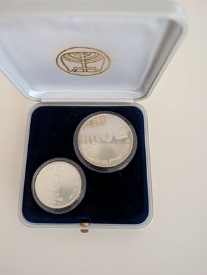 ישראל - סט 2 מטבעות כסף 0.925 "ישראל - מדינת תיירות" 
2 שקלים 1993 (התשנ"ג), משקל: 28.8 גרם 