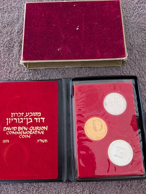 סט מטבעות זיכרון לדוד בן גוריון – שני מטבעות כסף ומטבע זהב . החברה הממשלתית למדליות ולמטבעות 