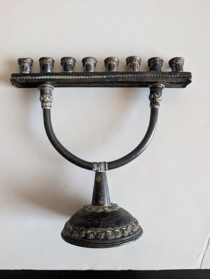 חנוכיה כסף חתום 925 ישראל 
68גר 
13*13סמ