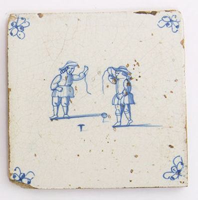 אריח דלפט מצויר ומזוגג כחול לבן, תחילת המאה ה-17, הולנד. מידות: 13X13 ס"מ לערךפירוט מצב הפריטים 