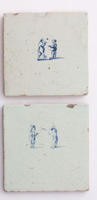 2 אריחי דלפט מצויר ומזוגג כחול לבן, תחילת המאה ה-17, הולנד. מידות: 13X13 ס"מ לערך (כל אחד)פירוט 