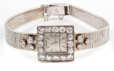 שעון זהב לאישה Jaeger Lecoultre. עם צמיד זהב 18 קרט משובץ 22 יהלומים באיכות גבוהה, סה"כ כ-2 קרט. 