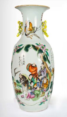 אגרטל פורצלן סיני צבעוני גדול, 1912-1949. מעוטר בדמויות חכמים בגן.גובה: 58 ס"ממצב: טוב