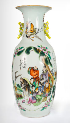 אגרטל פורצלן סיני צבעוני גדול, 1912-1949. מעוטר בדמויות חכמים בגן.גובה: 58 ס"ממצב: טוב