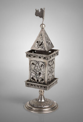 מגדל בשמים מפואר מכסף סטרלינג, כנראה שמואל מאוריציו, ישראל, שנות ה-1970. כסף יצוק, גזור 