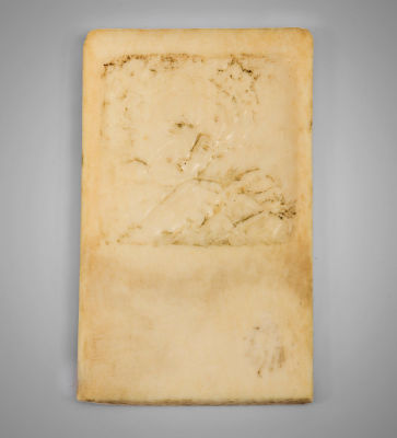 מאיר גור-אריה, "דוד מנגן בנבל" - חיטוב שנהב. חתום בחריטה מאחור "הורודצקי".
מידות: 5.6X3.3 ס"מ 